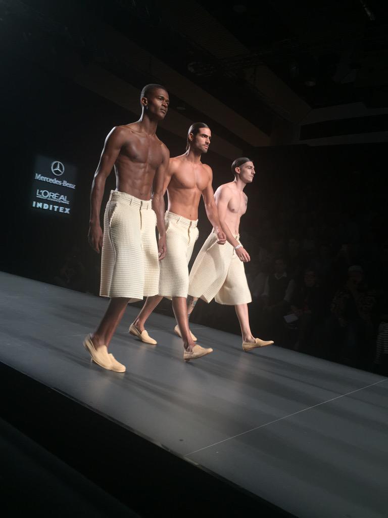 munoz_rafa's tweet photo. Sorprendente colección la de #etxeberria con texturas amables y colores tranquilos, ¡bravo maestro ! #MBFWM http://t.co/EYlpl0Wp63
