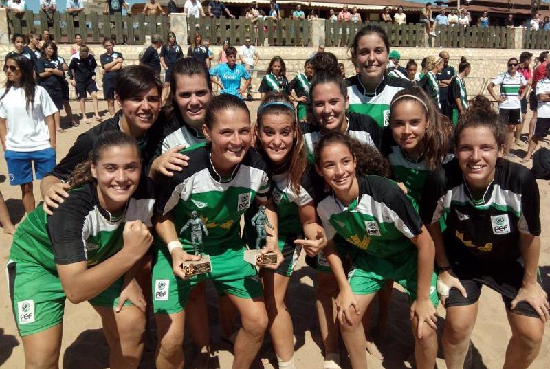 COPEDBVVA's tweet photo. Vaya, vaya ¡aquí no hay playa! Pero no importa..
La selección Extremeña de Fútbol Playa Femenino
¡CAMPEONA DE ESPAÑA! http://t.co/SC25QZ4w5N