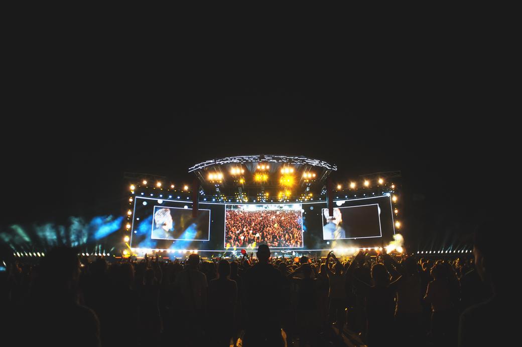 RollingStoneita's tweet photo. 150mila persone a ballare sul mondo! Il concerto di @ligabue a #campovolo2015, 25 anni dopo: http://t.co/HbnlHV9QKC http://t.co/qYZCeYK509