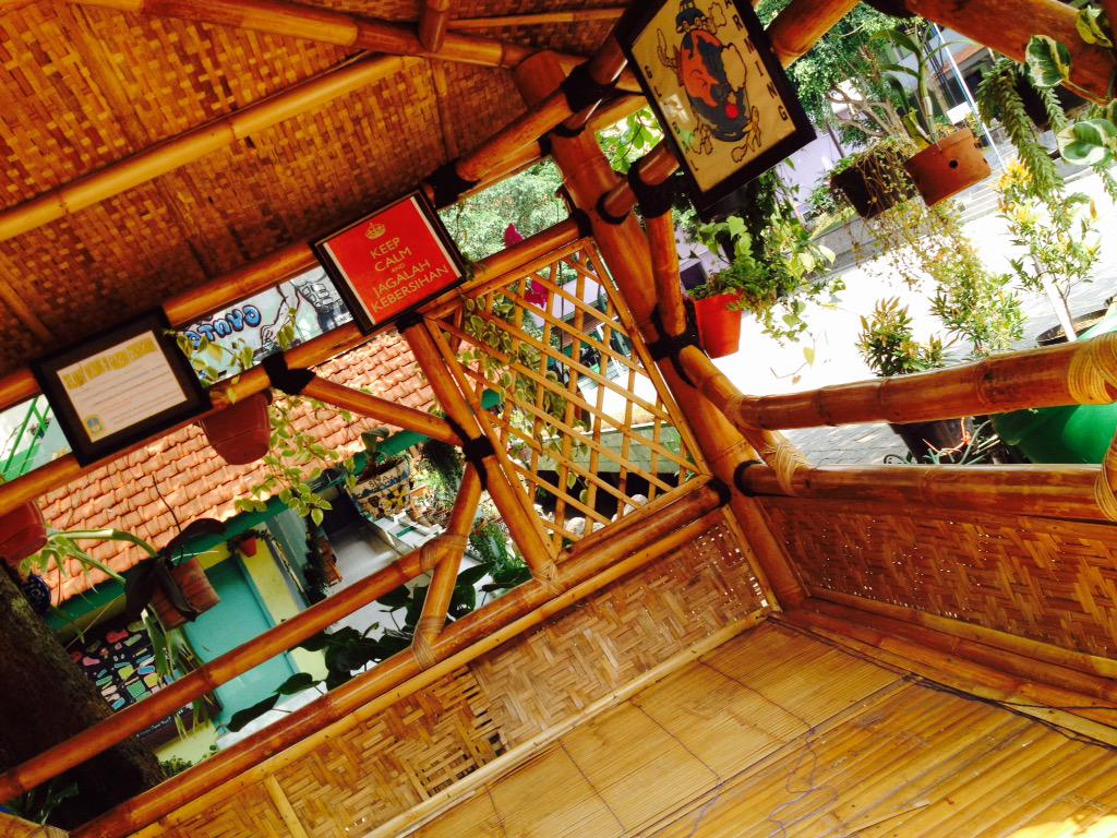 Ini sekolahku,
Mana sekolahmu?😂🔫 #GreenSchoolFestival <a href="/GreenSchoolFest/">GreenSchoolFestival</a> <a href="/greenschoolMLG/">Sekolah Hijau Malang</a>