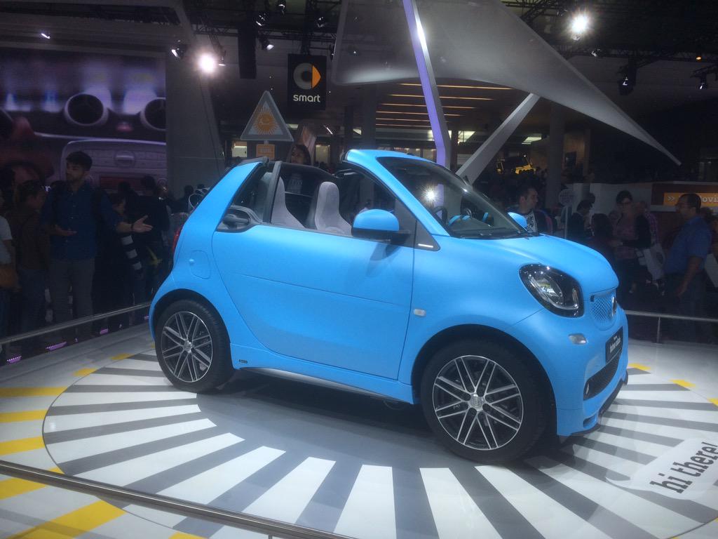 MHiesl's tweet photo. Smart Cabrio #fortwo in babyblau. Kann man mal machen! #smartatiaa #IAA2015 http://t.co/Ar57xLiGlV