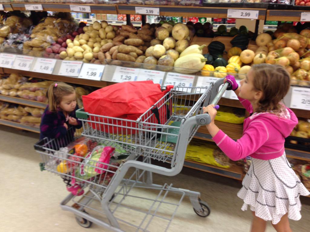 AuthorLMurphy's tweet photo. Best time to grocery shop when you have little monsters. #8am #nooneelsearound #letthemrun #familyouting http://t.co/aEwLU10uB8