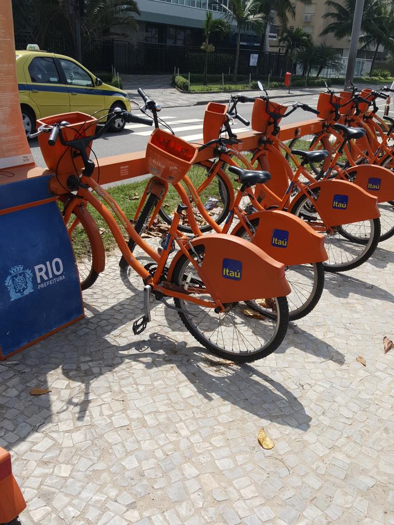 tiagohardco's tweet photo. Time to give a bike rolê #Rio http://t.co/tHXBZq0gEG