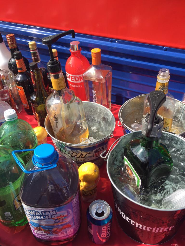 Bleedsbigblue's tweet photo. Jäger or fireball #blubus @j4 http://t.co/q7kvcULV6o