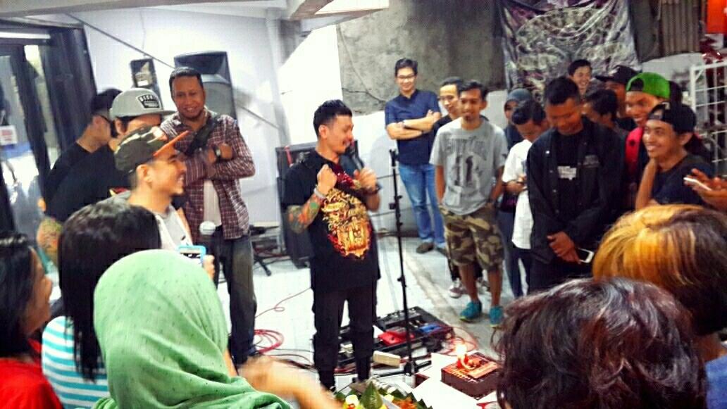 sedikit keseruan yg terjadi di acara "Lucky 13th Anniversary" @saintlocoband
