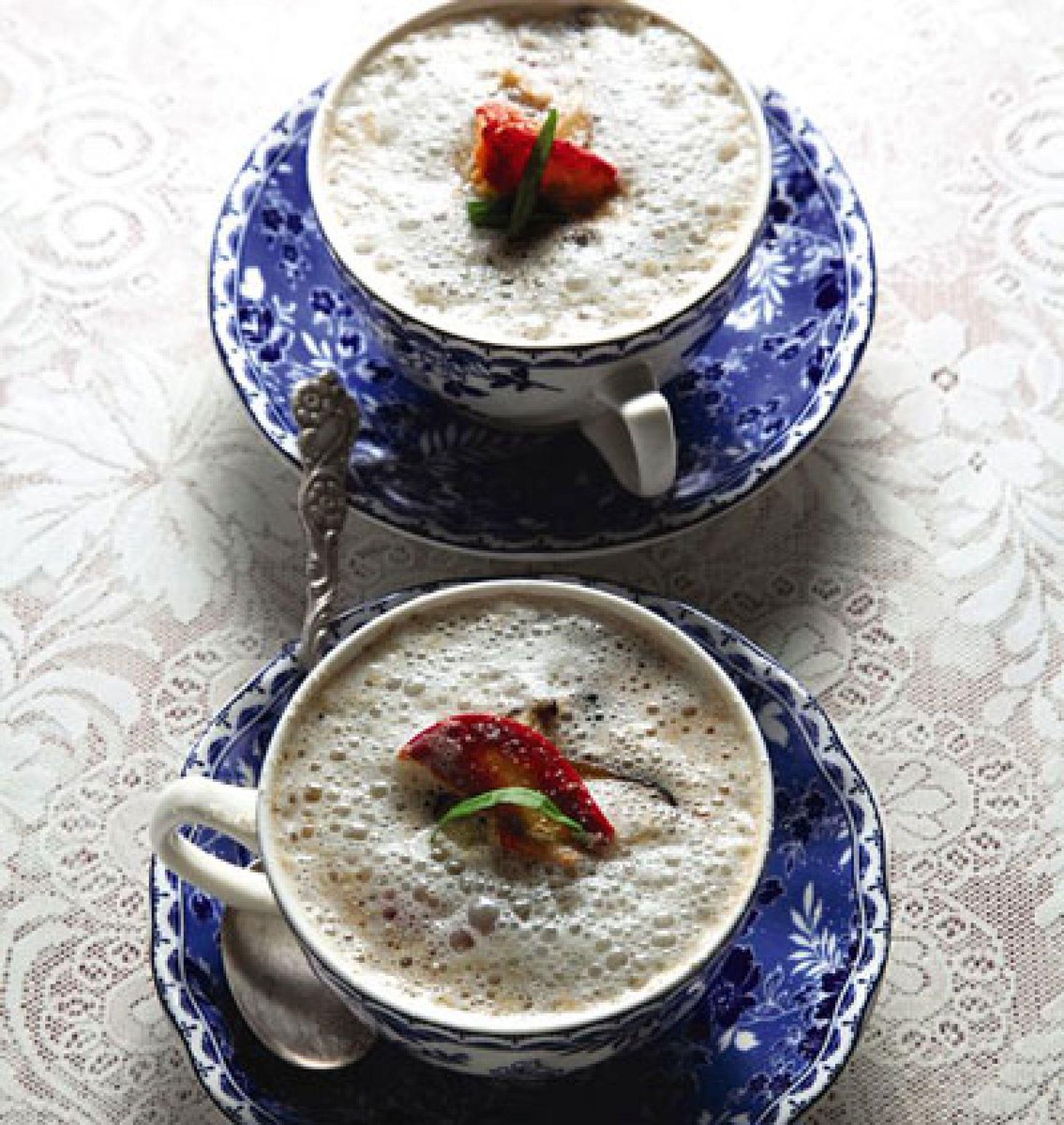 MUSHROOM CAPPUCCIN goo.gl/Vh88qN letsfeedme.com #mushroom #fall #soup #cooking <a href="/SAVEURMAG/">SAVEUR</a>