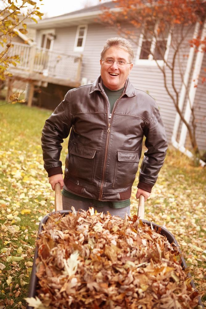 BackandNeck's tweet image. Follow these simple tips to prevent low back pain while raking your front yard this autumn: bit.ly/1Ay3z56