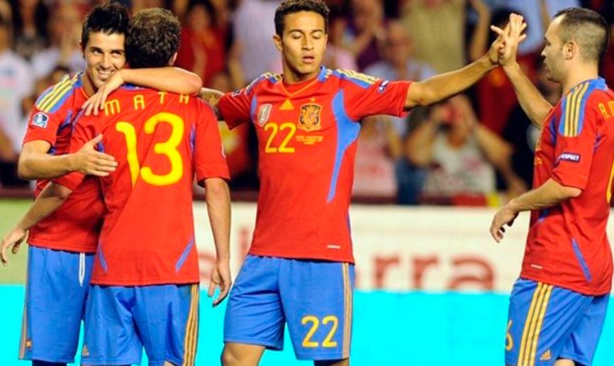 SEFutbol's tweet photo. ¿Sabes que hace 4 años la @SeFutbol cerró su pase a la @UEFAEURO en Logroño antes de ganarla? http://t.co/0Ueu5QpPqq http://t.co/uPYJhH7Khm