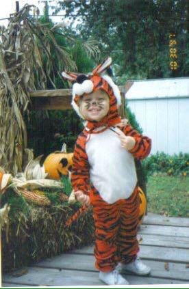 lsparlin's tweet photo. #TH110Baby das me as a baby. (Post for intro to human development) http://t.co/UeSueuqShm