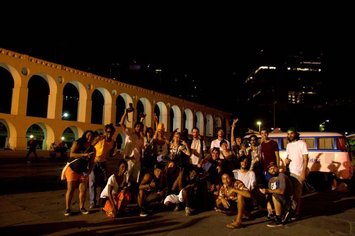 olmogarciakoel's tweet photo. #artyz #popup #expo in Rio was a great success. Big shout out to artists, audience, partners @BARRACO55 @iziTRAVEL http://t.co/UWe2a4MzXk