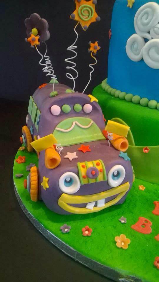 busybeecakes's tweet photo. Had great fun making this @GiggleBellies cake for Cillians birthday. Hope u all like it. #gigglebellies #fun http://t.co/aSvUVhUJZp