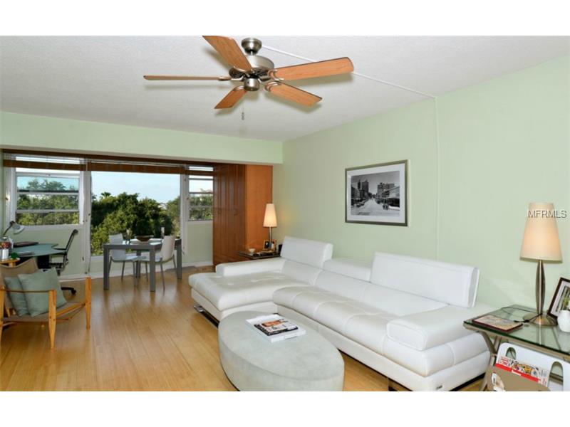 MSCOpenHouses's tweet image. Great small space downtown #Sarasotacondo - Open House Sunday michaelsaunders.com/properties/pro… #littlehouses #livesmall