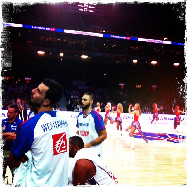 France fans together with <a href="/ffbasketball/">Fédération Française de BasketBall</a> and @redfoxesTV - a great fix