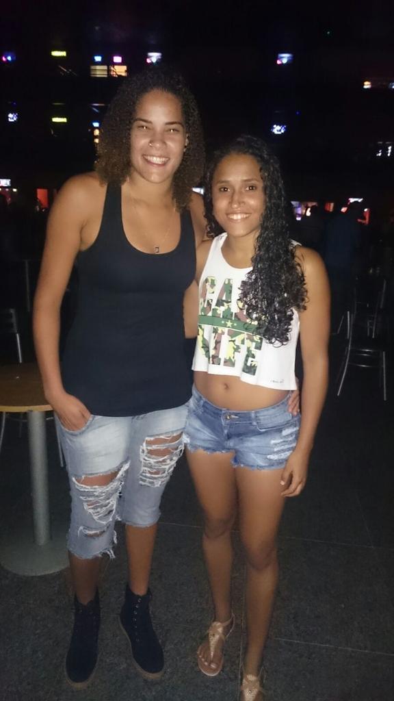 yas_csp's tweet photo. Soltei o mundo para segurar a sua mão !! 😍👭👑
@ThaisRomaneli http://t.co/uCLltqGiKk