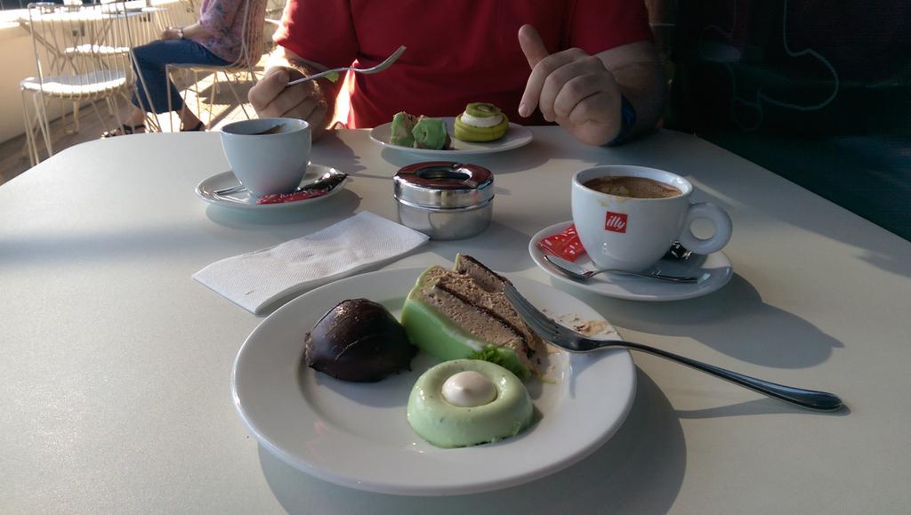 dadams1920's tweet photo. #lovelone #endlesscake what a great idea, endless cake for a flat rate, with a flat white. #eatyourgreens http://t.co/OzUb9wfLQv