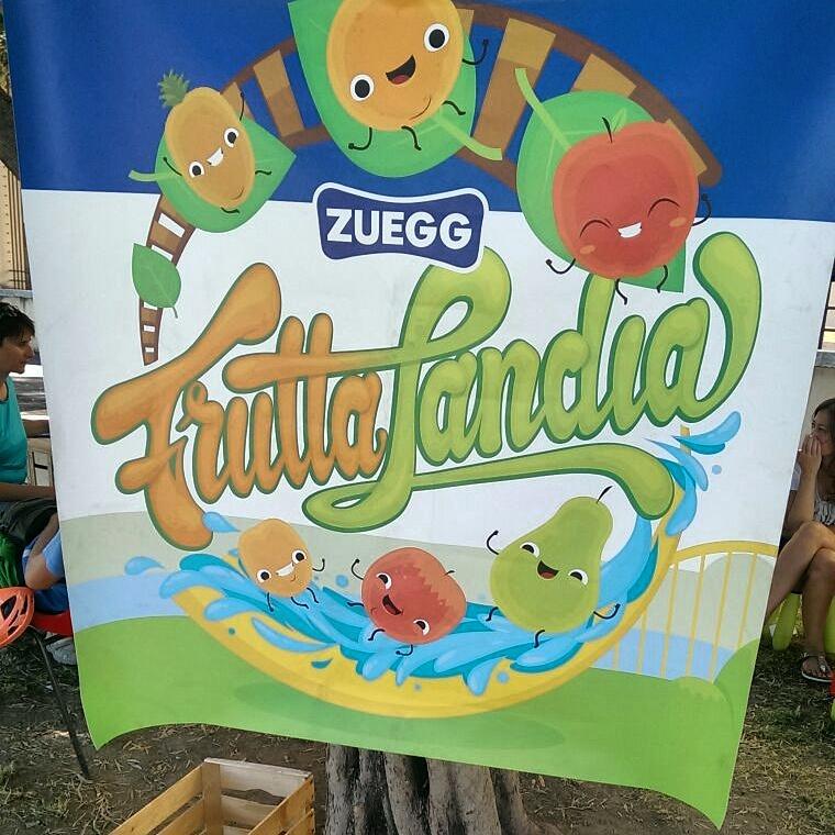 Zuegg_Italia's tweet photo. Al reame di #fruttalandia grandi e piccoli giocano con la frutta! 👪🎲🌞Succede al #tocati2015! #buonadomenica #Verona! http://t.co/um6SSs86VJ