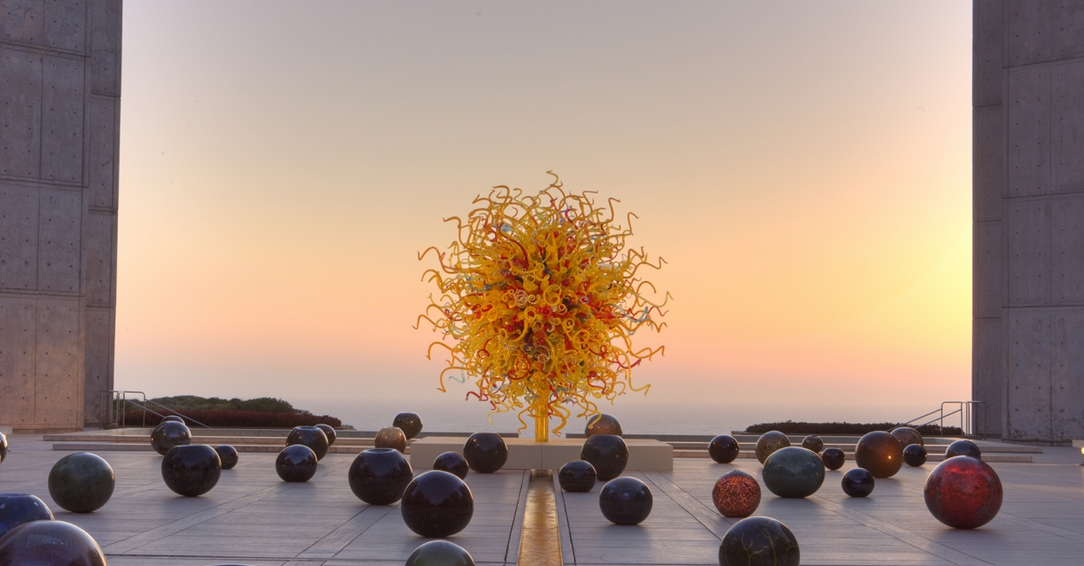 Saatchi_gallery \"Happy birthday to glass artist Dale Chihuly, born on this day in 1941! 