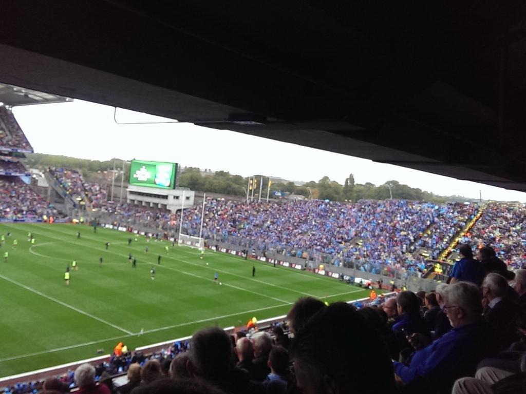 OsconTelecom's tweet photo. The hill is in full voice great atmosphere. Hope it is a cracker http://t.co/qX54Nz9Jy1