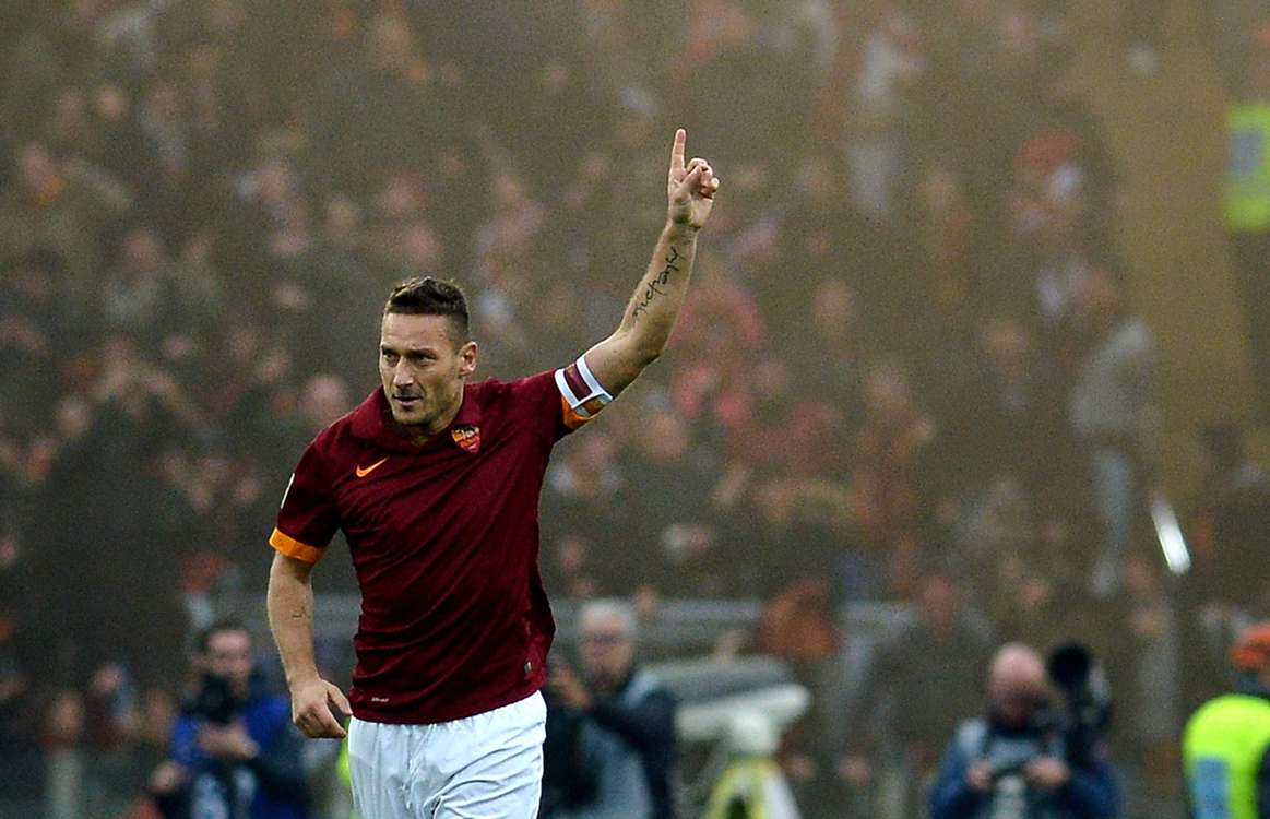 FootyAccums's tweet photo. Francesco Totti scored his 300th goal for Roma today in his 22nd consecutive season! 

A club legend. http://t.co/34VGEB0UHD