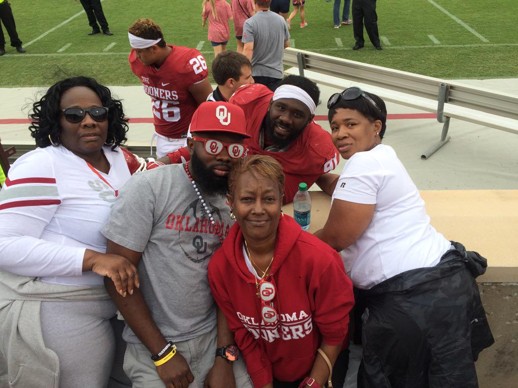 SparkyDew59's tweet photo. RT ubettagetacup: #ou #boomersooner #theycallhimtapp #broardstreebully #OUvsTULSA http://t.co/2x1o4UFPxH
