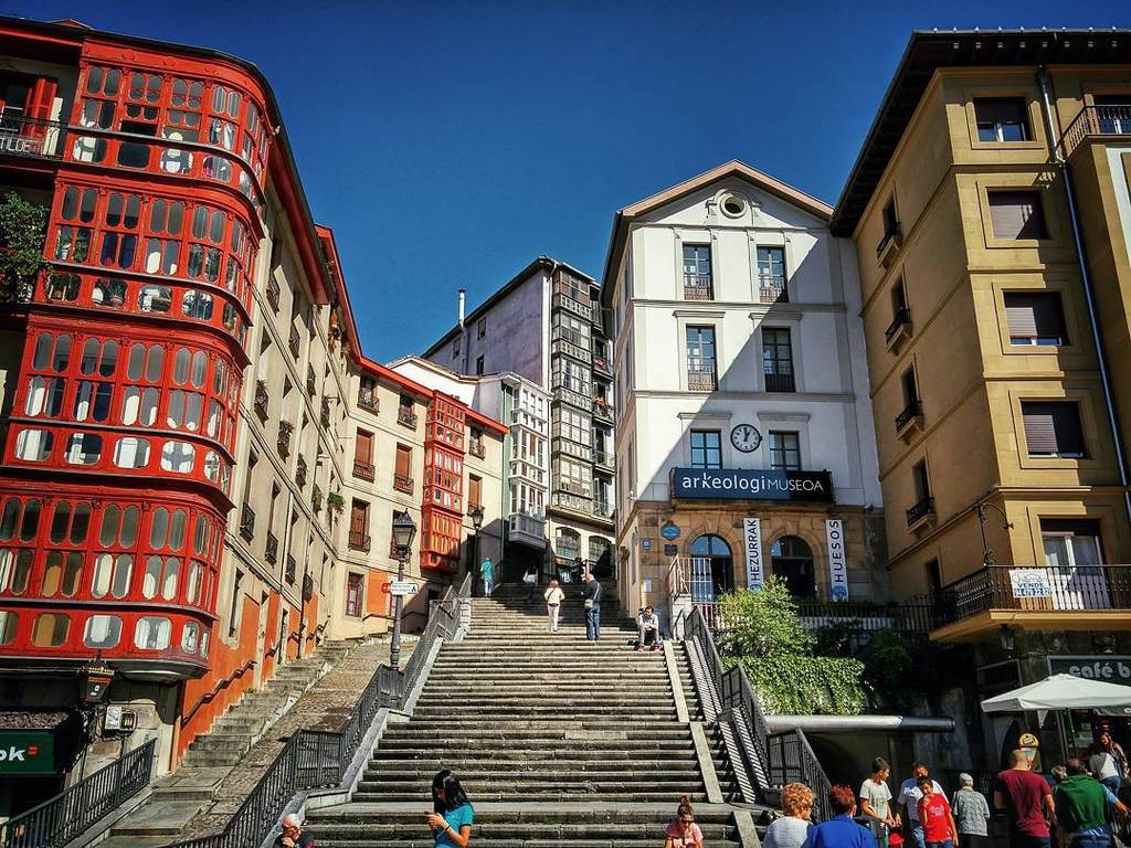 Paigar's tweet photo. Escaleras #Bilbao #calzadasdemallona #BilbaoEnImagenes #BZFoto http://t.co/tBbd6SZvmM