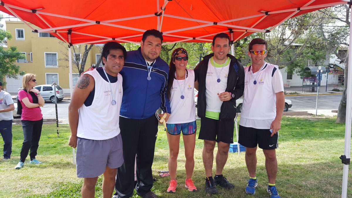 PameVerasay's tweet photo. Maratón solidaria #CorroxVos en Godoy Cruz con @TadeoGZ @petilombardi y la @JRCiudadMendoza http://t.co/K7xx5A1Tzg
