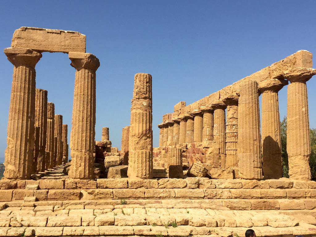 Slasherrrr's tweet photo. But I was there for the Valle dei Templi dating from the time of the Greek city of Akragas (5th c. BC) #templeofjuno http://t.co/jyZvKNQkcQ