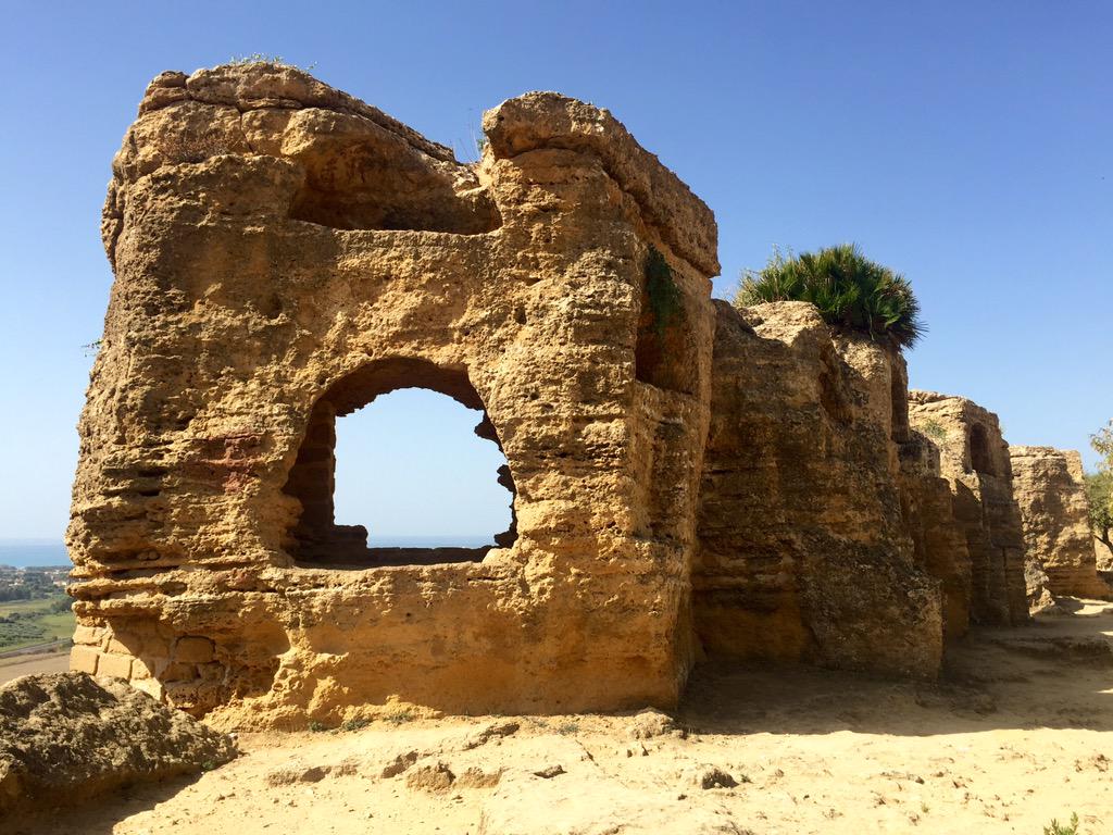 Slasherrrr's tweet photo. But I was there for the Valle dei Templi dating from the time of the Greek city of Akragas (5th c. BC) #templeofjuno http://t.co/jyZvKNQkcQ