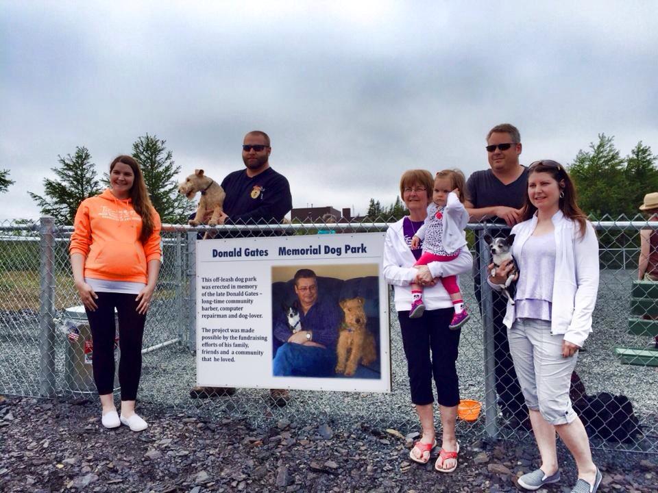 KristaCarolynG's tweet photo. Help reduce $2K+ outstanding on our dog park bills: Buy a shirt! http://t.co/oSyfJ7Gskp or http://t.co/TS0dAeTTxp http://t.co/0yGbfmgaZK