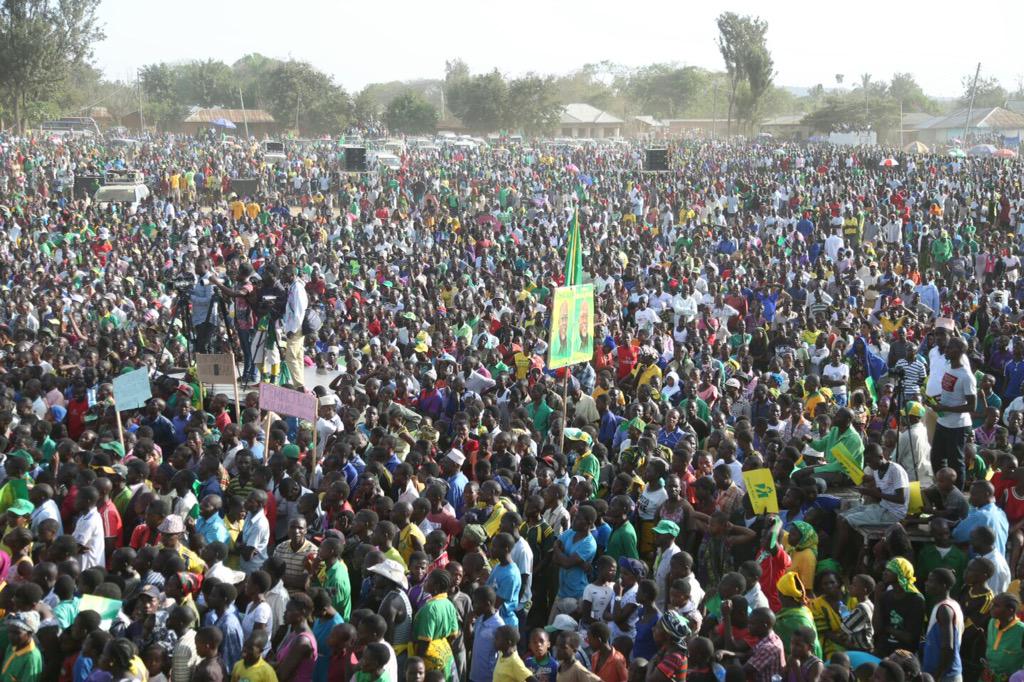 ccm_tanzania's tweet photo. Mke wa Ndugu @MagufuliJP Bi Janeth Magufuli akihutubia maelfu ya wananchi katika mji wa Chato jioni hii. #HapaKaziTu http://t.co/9RYCm46eil