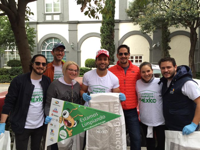 Domingo de #LimpiemosNuestroM&eacute;xico. Mas que recoger basura, es hacer conciencia de no tirarla! #PonLaBasuraEnSuLugar<a href="/tag/limpiemosnuestrom%C3%A9xico"class="tags">#LimpiemosNuestroM&eacute;xico</a><a href="/tag/ponlabasuraensulugar"class="tags"><span>#ponlabasuraensulugar</span></a>