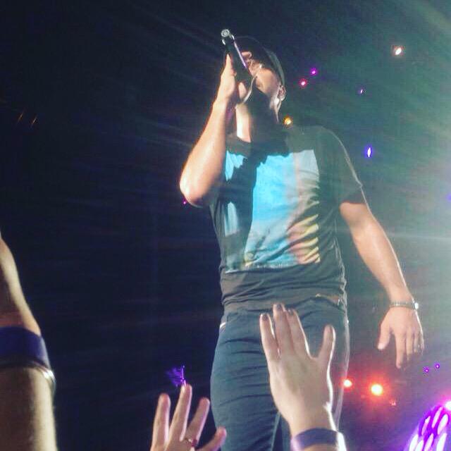 NewCountry_1031's tweet photo. Yes that is our kinda night! @lukebryan killed it last night. #WIRKitLuke #kickthedustup http://t.co/XGZLAtqrom