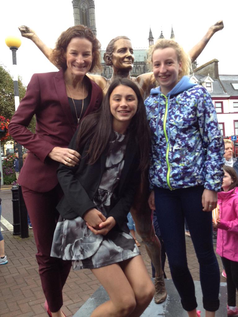 SPRINGERchloe's tweet photo. Unveiling of statue of @soniaagrith in her hometown of #Cobh #Inspiration #idol #athletics http://t.co/Wxtd9p4ffE