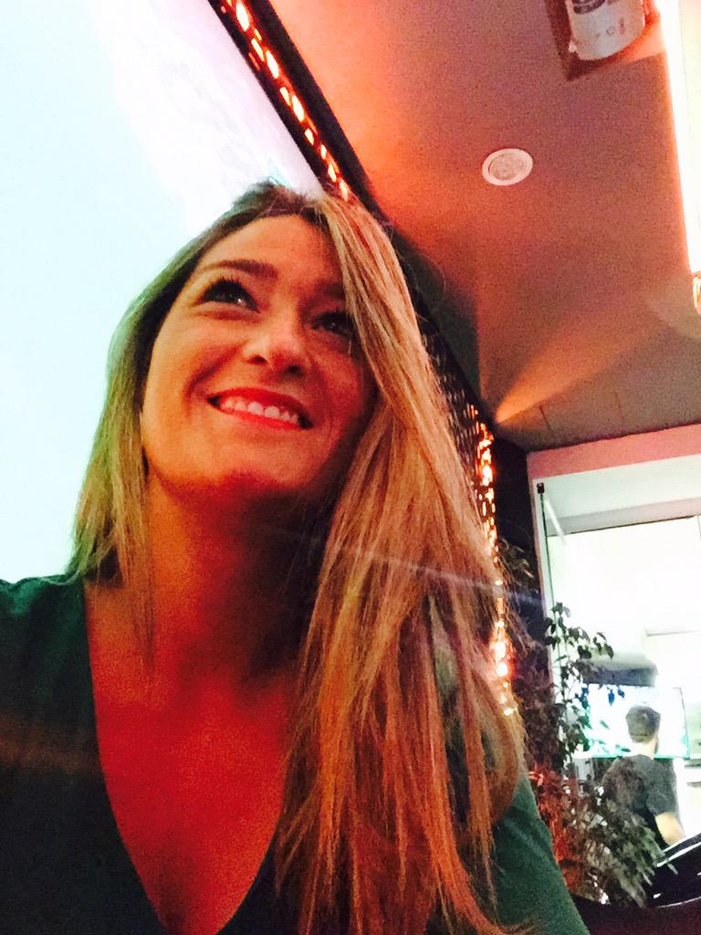 virdgy's tweet photo. #pasillodebombillas#jobb#sunday#soho http://t.co/yx2u7Vxzu4
