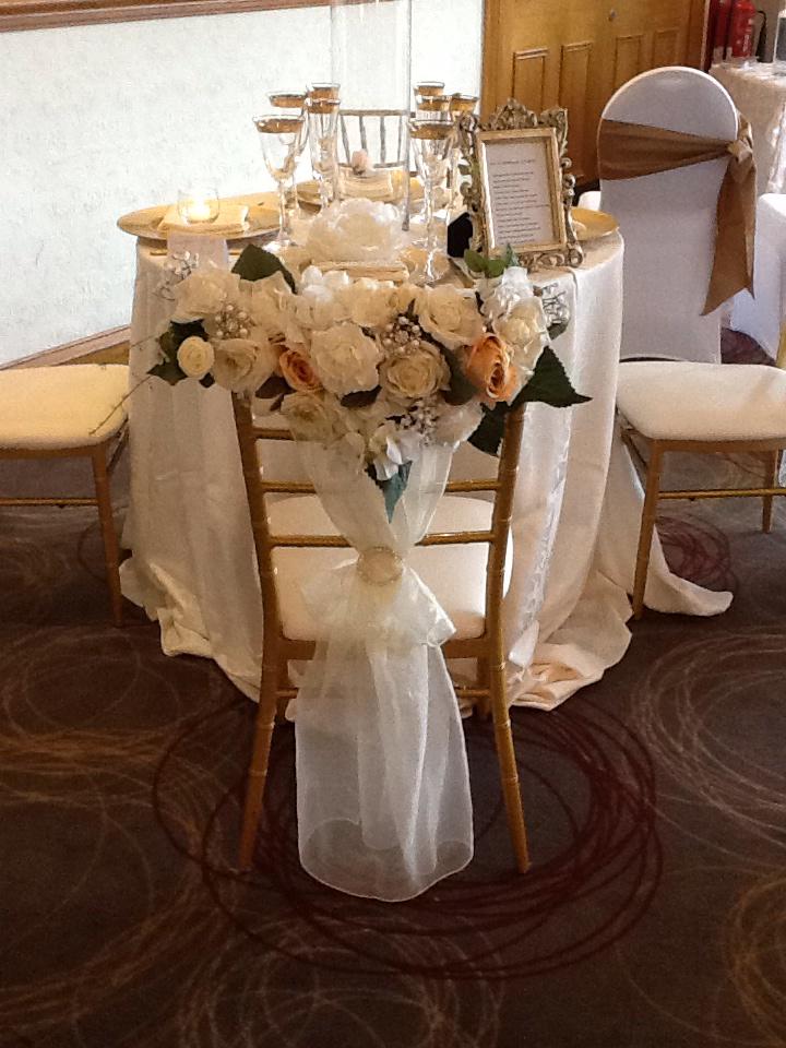 Artofweddingsev's tweet photo. Good evening #weddingoclock just made it. Busy day. What do you think of our #new #flwer #garland #weddings http://t.co/J3NIPDtY80
