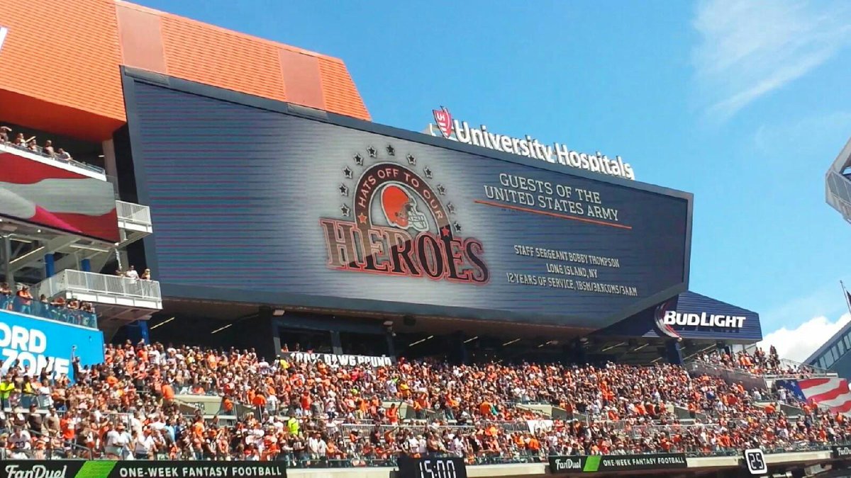 bobbythompsoni1's tweet photo. It was a great honor to be recognized at the Browns game today TY! #whynotus #CLEwegotthis @1SGCapan @USAREC_Clev_CSM http://t.co/KuhQAmtO42