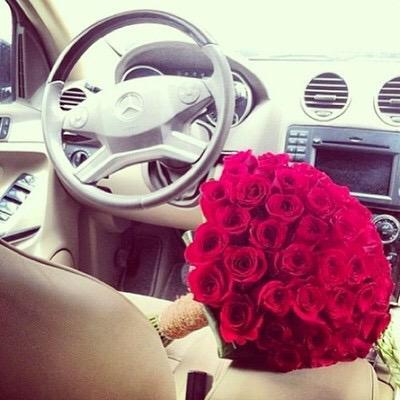 ﺩﺍﻣﮓ ﺑﻮﺳﻂ ﺍﻟﻘﻠﺐ ﻭﺿﻠﻮﻋﻲ ﺍﺳﻮﺍﺭ
ﺍﻏﻠـﻴﮓ ﻟﻮ ﻣﺎﻧﻲ ﻋﻠﻰ ﺍﻟﺒﻌﺪ ﻃﺎﻳﻖ

ﺍﻟقلب ﺩﺍﺭﮓ ﻭﺍﮔـﺜﺮ ﺍﻟﺨﻠﻖ ﺯﻭﺍﺭ
ﻟﻮ ﻫﻢ ﻗﺮﺍﻳﺐ ﻣﺎﺳﮕﻨﻮ ﺑـﮧ ﺩﻗﺎﻳﻖ