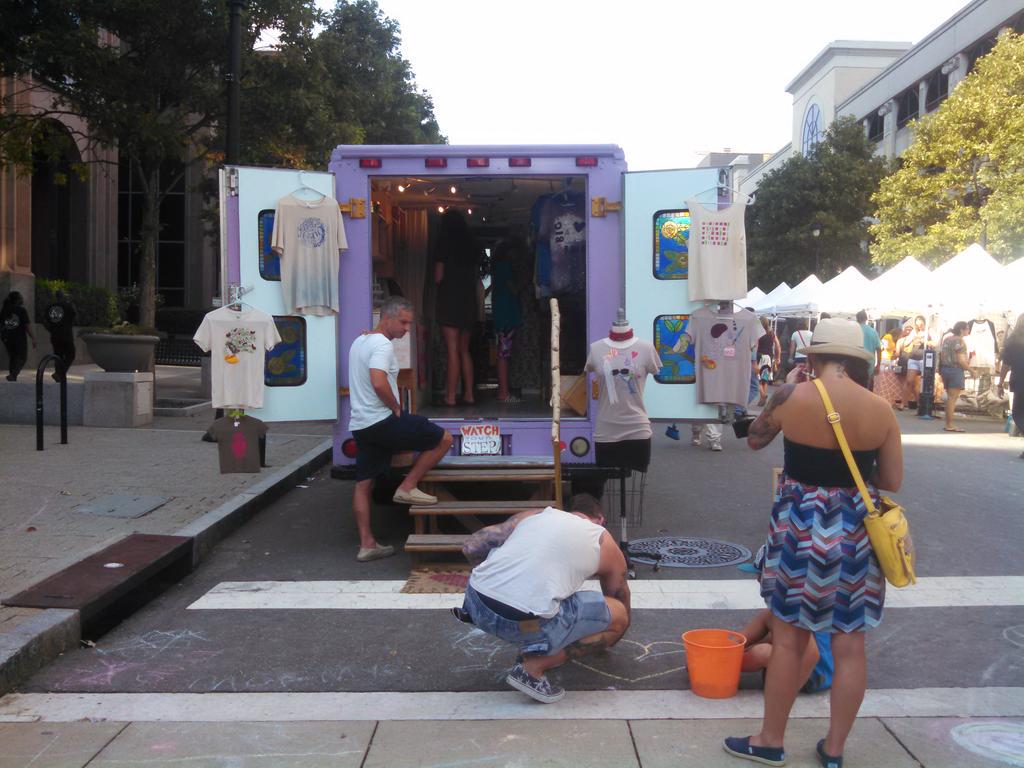 mushpamensa's tweet image. 30 more minutes to get your bazaarspark on @SPARKconner Come see us at Hargett and Fayetteville #sparkconx #organic