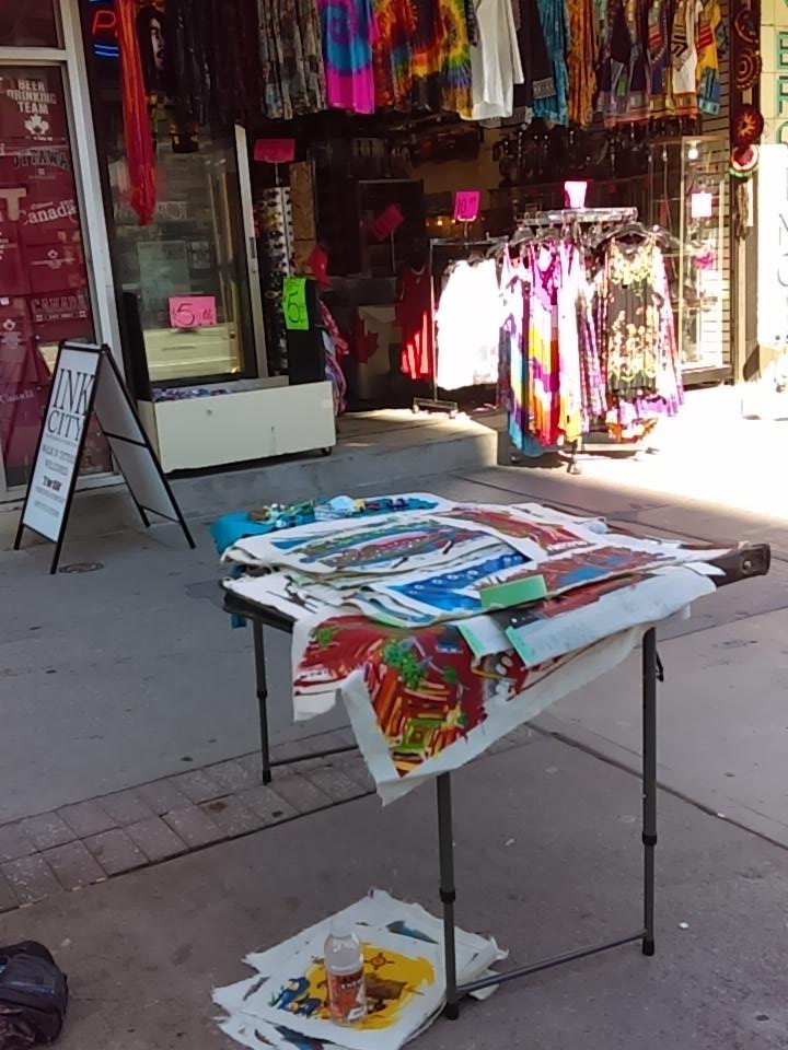 bingorage's tweet photo. Hey #Ottawa, canvases & #beadwork 4 sale in front of #RockJunction, #RideauStreet until 2'ish. http://t.co/O0iY5KLtnN