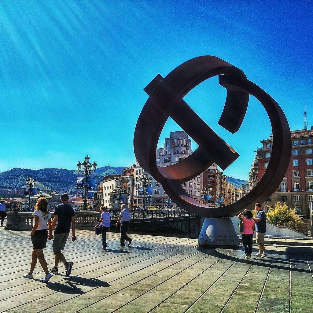 Paigar's tweet photo. Escenas cotidianas en #Bilbao #BilbaoEnImagenes #BZFoto http://t.co/sADTVBlyE6