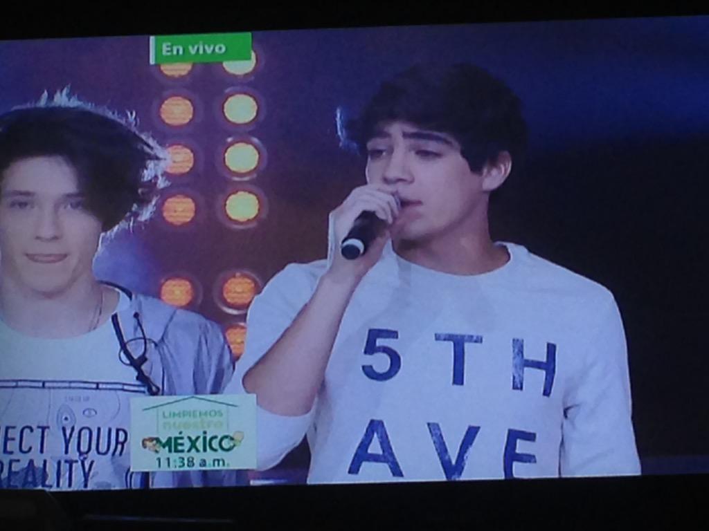 mariiapattricia's tweet image. Lo bueno que iban a cantar Para Siempre😂😍🙌🏼 @somosCD9 @JosDice @soyalonsovillal #CD9EnAztecaLNM