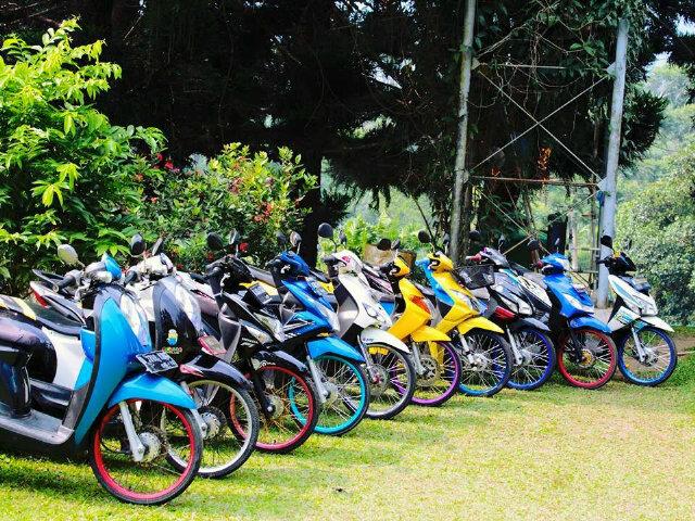 Godeenmbrt18's tweet photo. Ngurus anniv W.A.F.R17 untuk acara nanti november semoga jd acara yang mewah di kota bogor http://t.co/VYvFXnKWtB