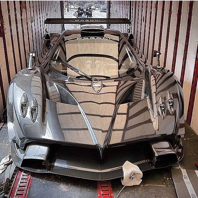 SportCars247's tweet photo. Unloading the beast http://t.co/JzCzW3DD9g