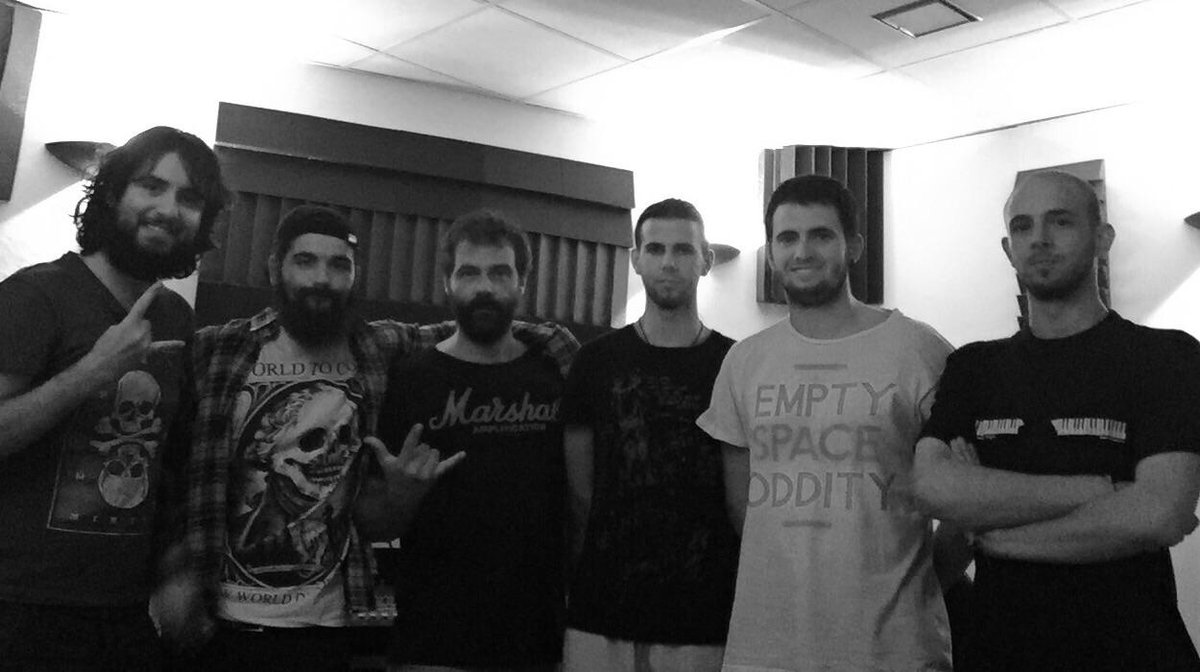 BostokBand's tweet photo. [ESP] Mezcla del álbum terminada y grandes sensaciones en @SalaBabel ! @FadingAwayBand #OnMyOwn #EnjoyTheRevolution http://t.co/VAyjbdn03x