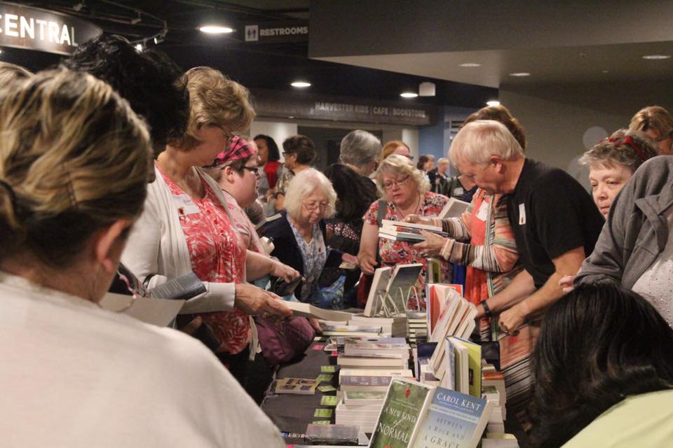 CarolKentSpeaks's tweet photo. So fun 2 travel w/ my best guy Gene Kent 2 speak @ #DaybreakWC in St. Peters, MO this wkend! Amazing crowd of women! http://t.co/CPzDFprAbY
