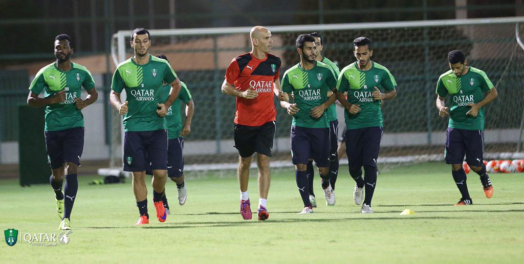 ALAHLI_FC's tweet photo. صور من تدريبات الفريق الأول لليوم الأحد ٢٠ سبتمبر ٢٠١٥م
#AHLIFC http://t.co/KjO4LBVkSJ