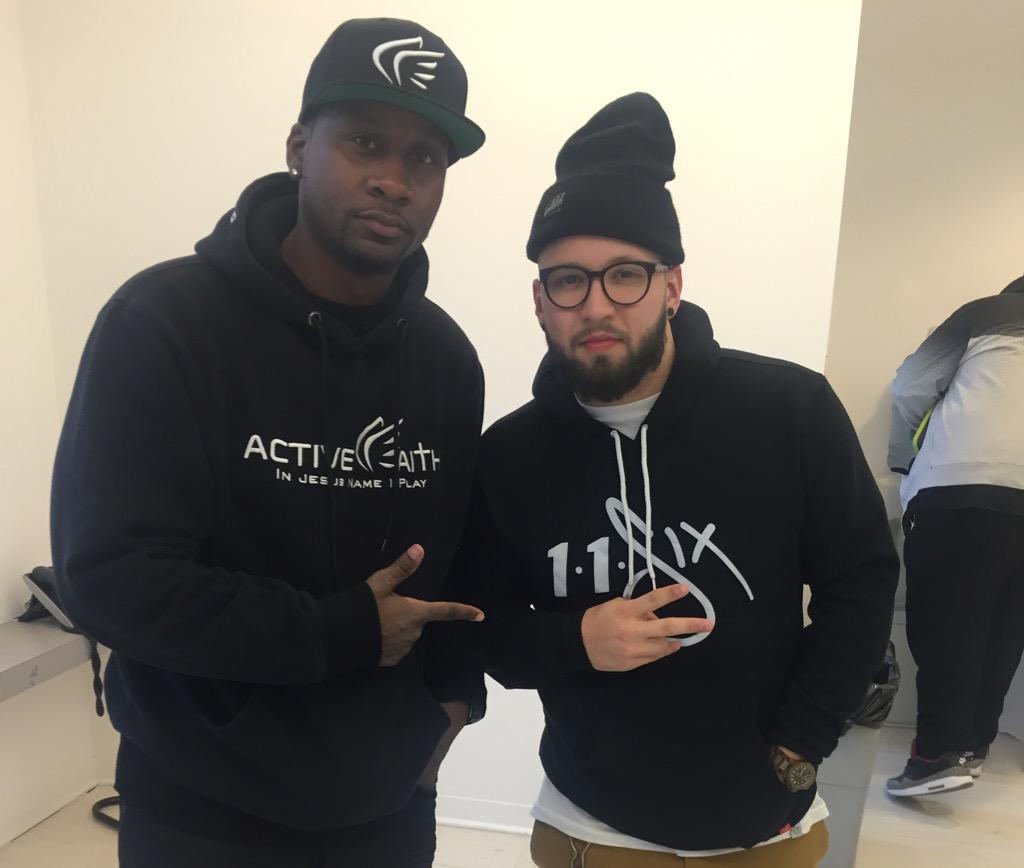 L_Smith_23's tweet photo. Met @AndyMineo Allstar weekend. Knew he could spit, but this new album is 🔥🔥🔥. 

#Uncomfortable #116 @Active_Faith http://t.co/HCifJFsWcm