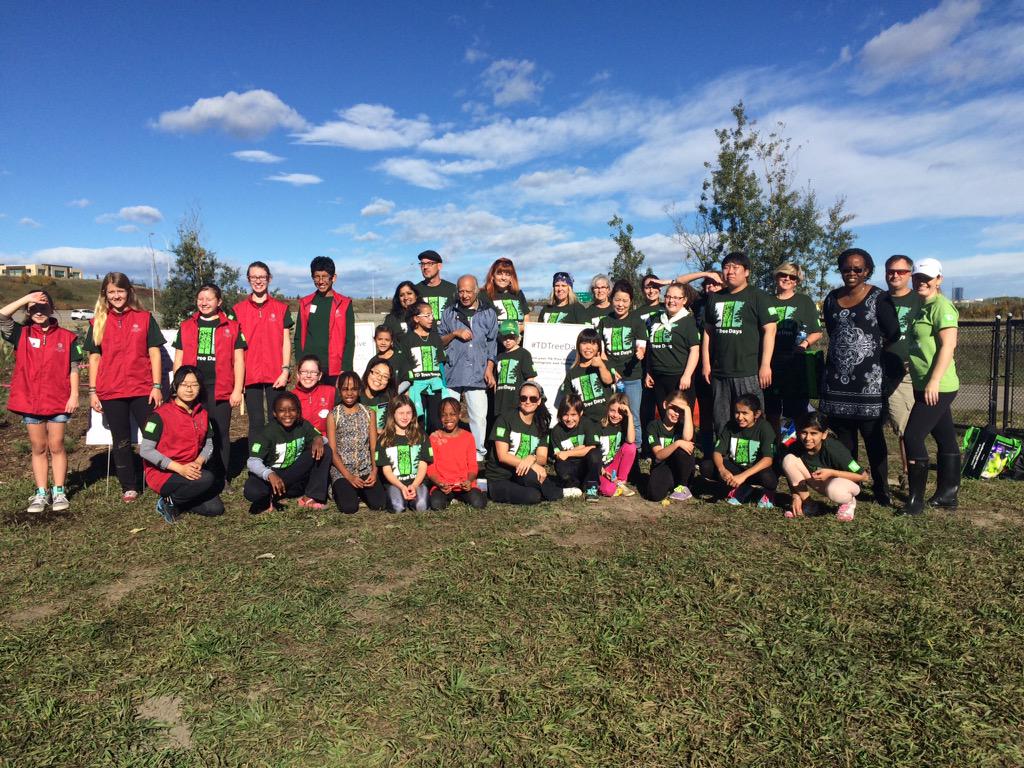 KBeltgens's tweet photo. Thank you to all the volunteers at #TDTreeDays at Sue Higgins Park #3generations #girlguides #natureLEAD http://t.co/zYqz2UOx7A