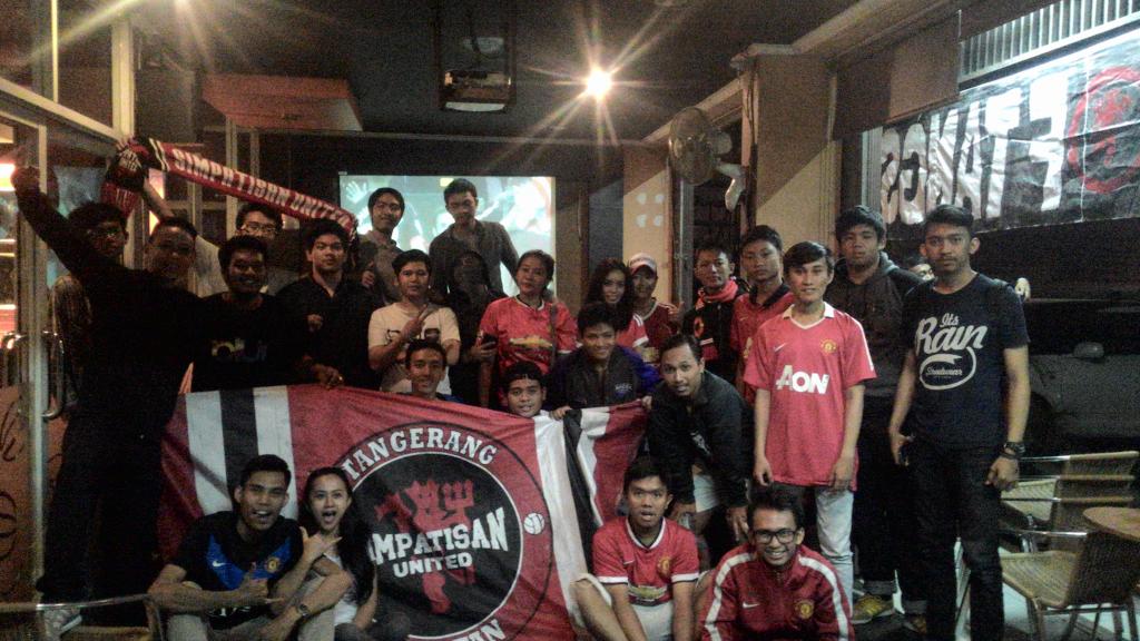 SU_Tangsel's tweet photo. SALAM SATU DARAH! UNITED!! UNITED!!! UNITED!!!! #MUFC http://t.co/VKCzoXwJJK