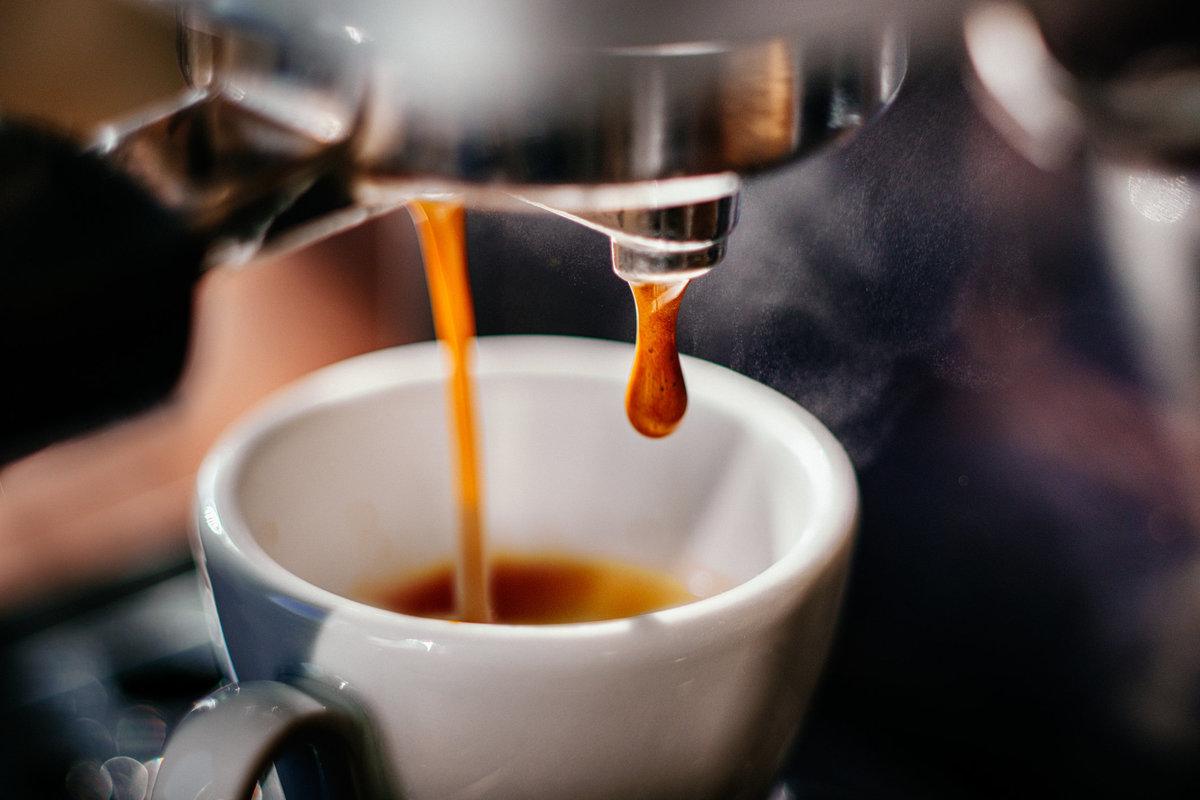 HuffPost's tweet photo. 9 healthy reasons to indulge your coffee cravings http://t.co/ZI4ZaDD7BX http://t.co/Gh53qpnADM